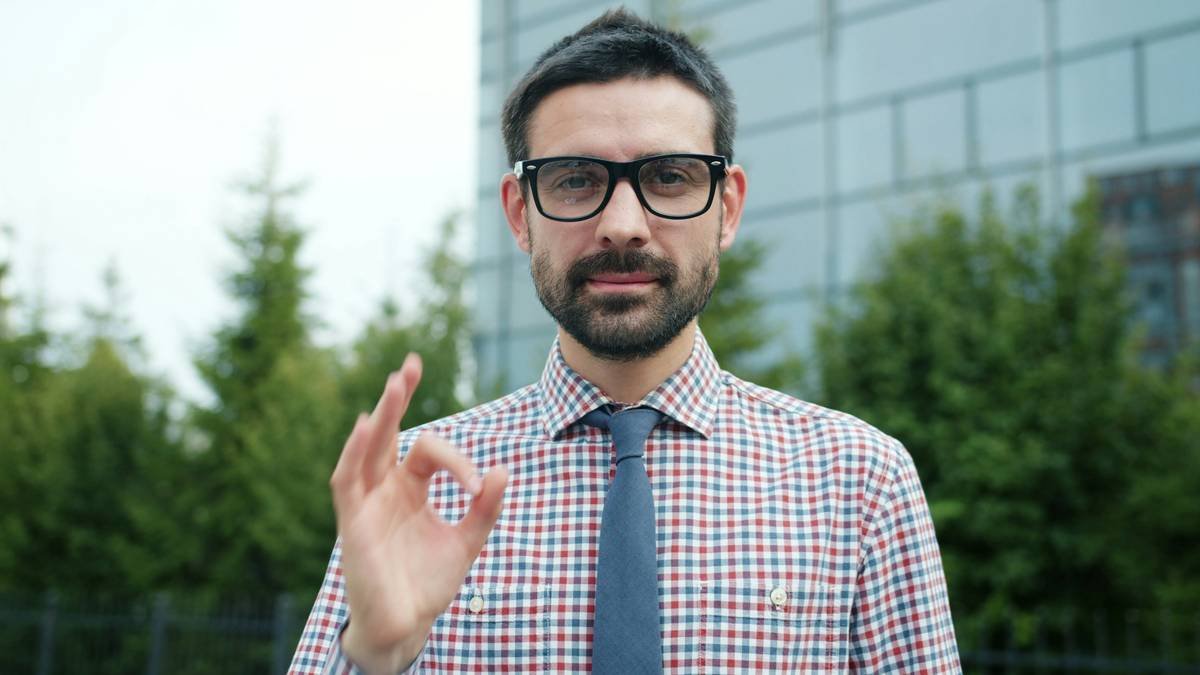 Infographic showing deafness prevalence in dog breeds: Dalmatians 30%, Bull Terriers 20%, Australian Shepherds 15%, general population 5-10%